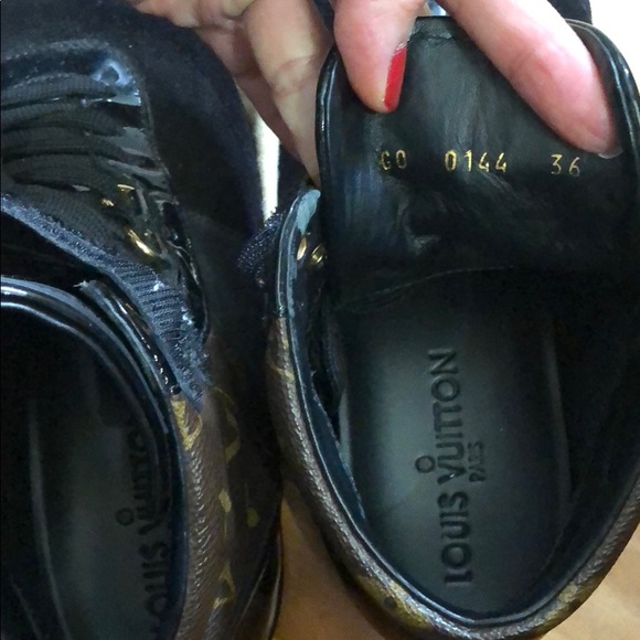 Authentic louis Vuitton shoes - Picture 6 of 6